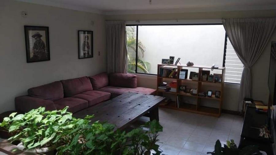 Foto Casa en Venta en Zona 10, Guatemala, Guatemala - U$D 375.000 - CAV17707 - BienesOnLine