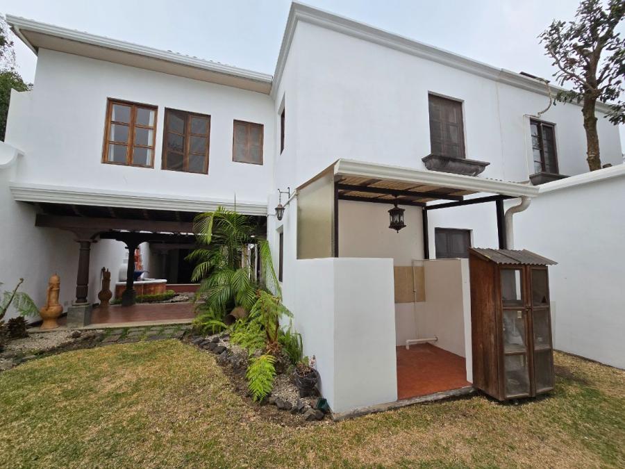 Foto Casa en Venta en Hacienda del comendador, Sacatepquez - U$D 370.000 - CAV40569 - BienesOnLine