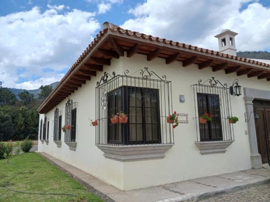 Foto Casa en Renta en Jocotenango, Sacatepquez - U$D 1.900 - CAR22740 - BienesOnLine