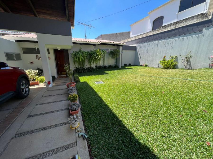 Foto Casa en Venta en Zona 8, Mixco  Ciudad San Cristóbal, Guatemala - U$D 290.000 - CAV25035 - BienesOnLine
