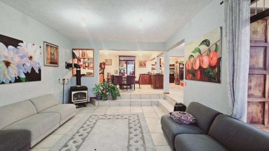Foto Casa en Venta en Mixco, Guatemala - U$D 395.000 - CAV41551 - BienesOnLine