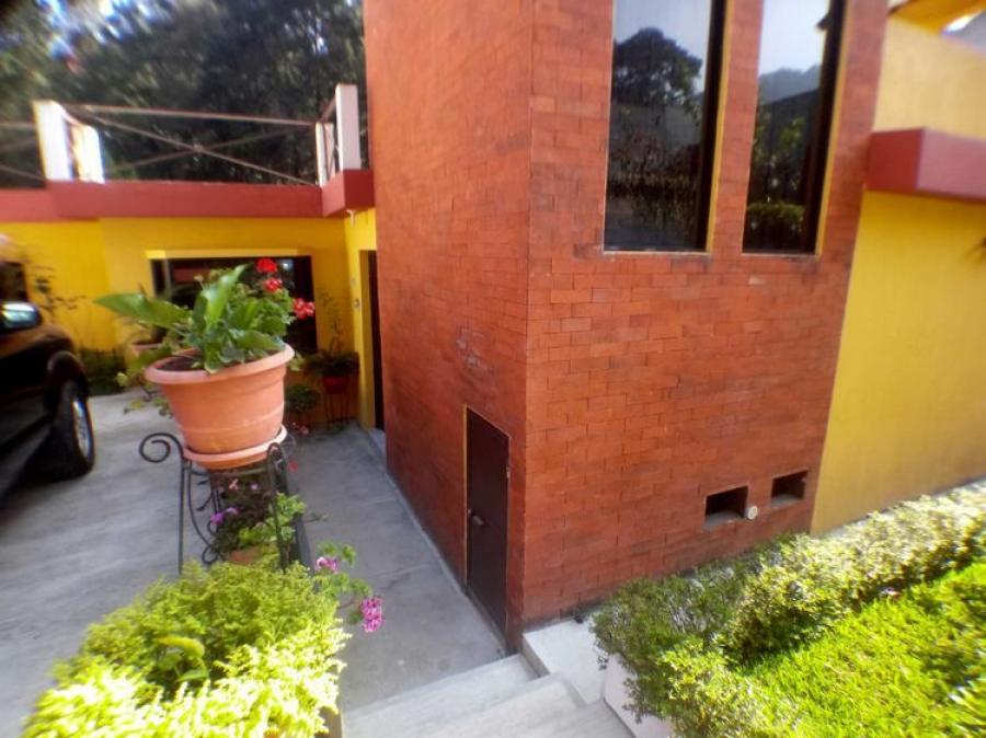 Foto Casa en Venta en Mixco, Guatemala - U$D 250.000 - CAV6006 - BienesOnLine