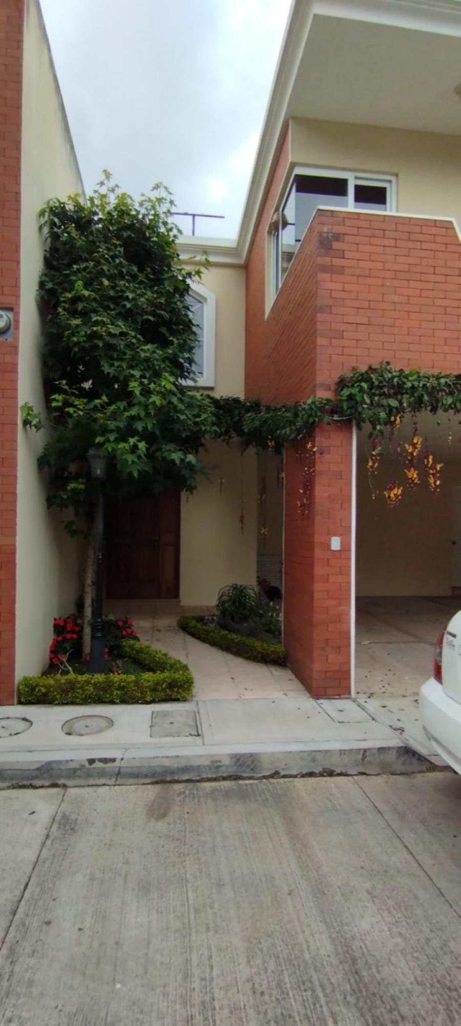 Foto Casa en Renta en Santiago Sacatepquez, Sacatepquez - U$D 4.800 - CAR27835 - BienesOnLine