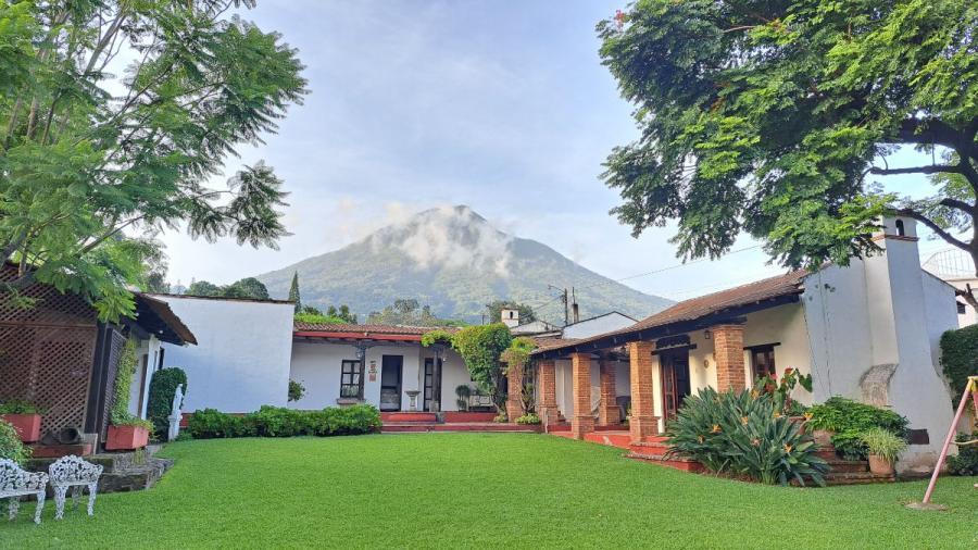 Foto Casa en Venta en Antigua Guatemala, Sacatepquez - U$D 675.000 - CAV39210 - BienesOnLine