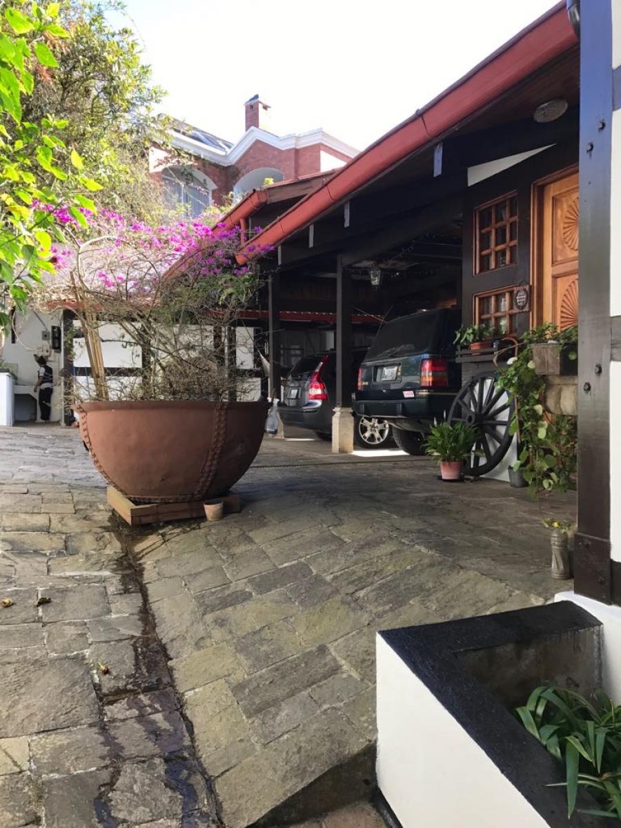 Foto Casa en Venta en Guatemala, Zona 16 La Montaa, Guatemala - U$D 700.000 - CAV39521 - BienesOnLine