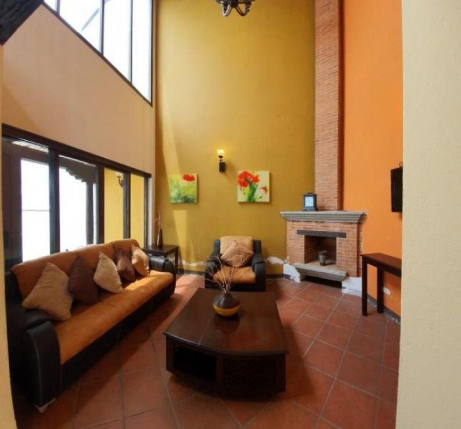 Foto Casa en Venta en Antigua Guatemala, Sacatepquez - U$D 180.000 - CAV19651 - BienesOnLine