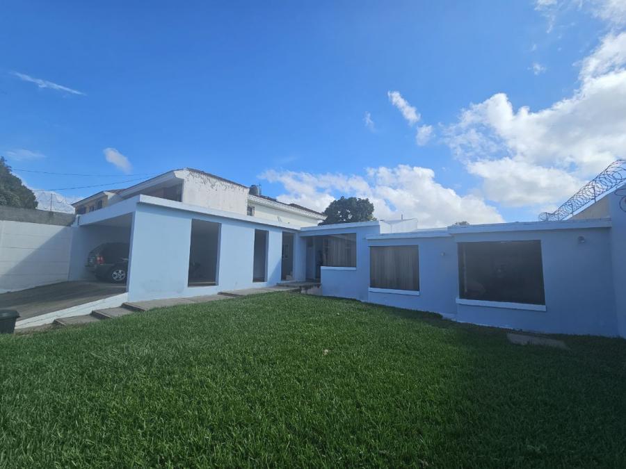 Foto Casa en Venta en San Cristóbal, Guatemala - U$D 400.000 - CAV35201 - BienesOnLine