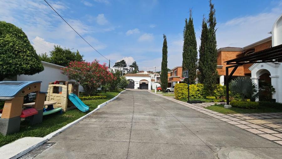 Foto Casa en Venta en Mixco, Guatemala - U$D 450.000 - CAV49226 - BienesOnLine