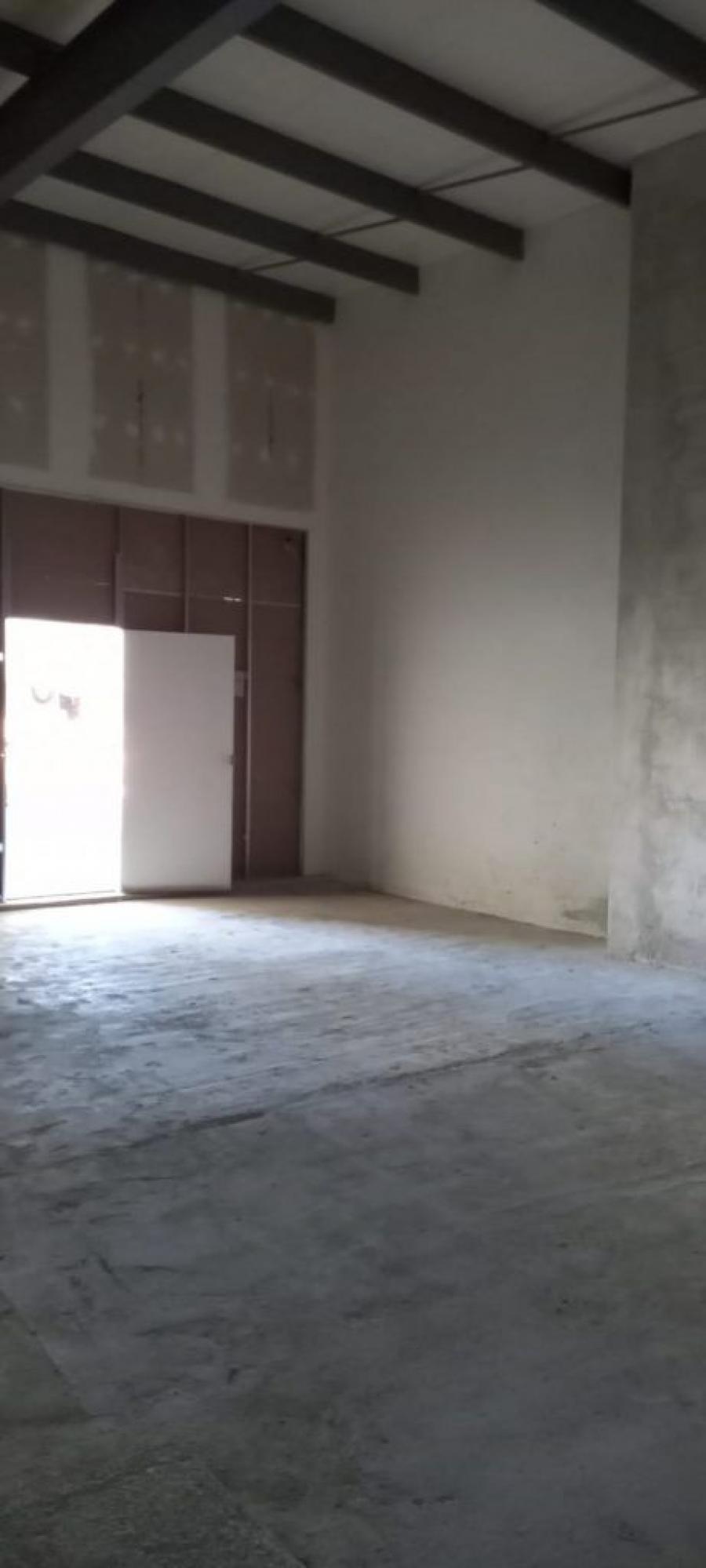 Foto Local en Renta en ZONA 16, Guatemala - U$D 948 - LOR20884 - BienesOnLine