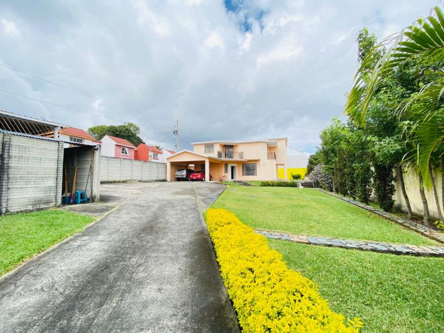 Foto Casa en Venta en san cristobal, Guatemala - U$D 430.000 - CAV31328 - BienesOnLine