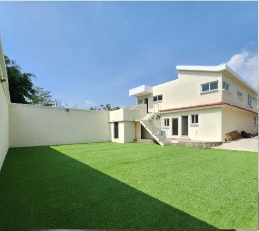 Foto Casa en Venta en San Cristóbal, Guatemala - Q 1.990.000 - CAV35688 - BienesOnLine