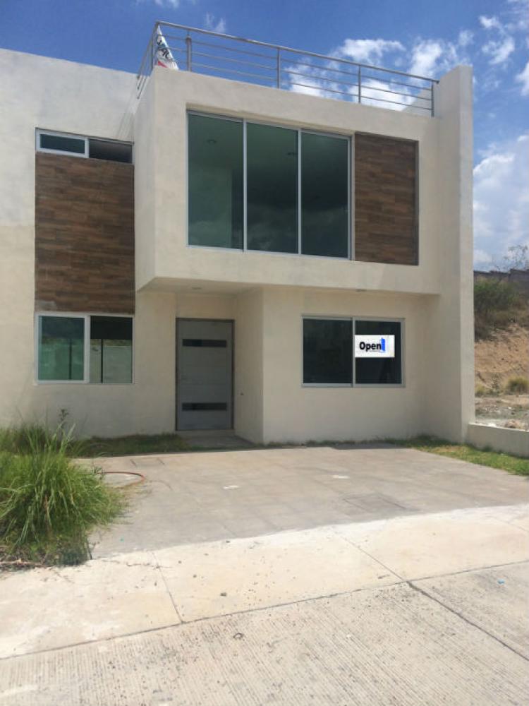 Foto Casa en Venta en Fraccionamiento Paseo del Parque Tres Maras., Morelia, Michoacan de Ocampo - $ 2.020.000 - CAV171866 - BienesOnLine