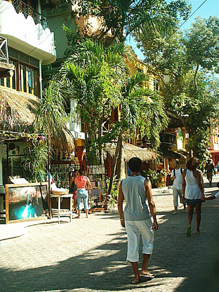 Foto Terreno en Venta en 5ta x 40, Playa del Carmen, Quintana Roo - U$D 2.200.000 - TEV10154 - BienesOnLine