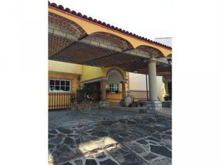 Foto Casa en Venta en BUGAMBILIAS, Zapopan, Jalisco - $ 8.300.000 - CAV147772 - BienesOnLine