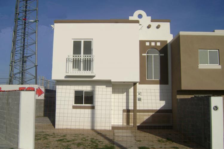Foto Casa en Venta en CAMPO REAL, Nuevo Laredo, Tamaulipas - $ 1.350.000 - CAV228489 - BienesOnLine