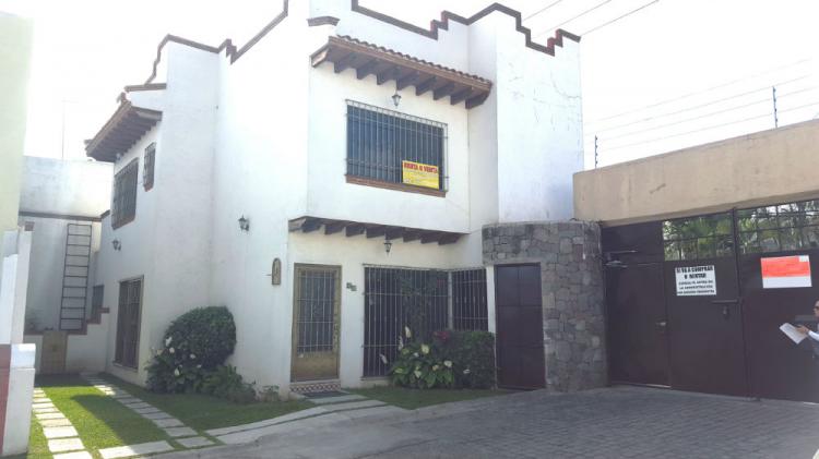 Foto Casa en Venta en FRACCIONAMIENTO PUERTAS DEL SOL, Cuernavaca, Morelos - $ 2.300.000 - CAV147798 - BienesOnLine