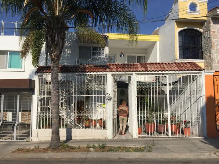 Foto Casa en Venta en Lomas de Independencia, Guadalajara, Jalisco - $ 2.100.000 - CAV202690 - BienesOnLine