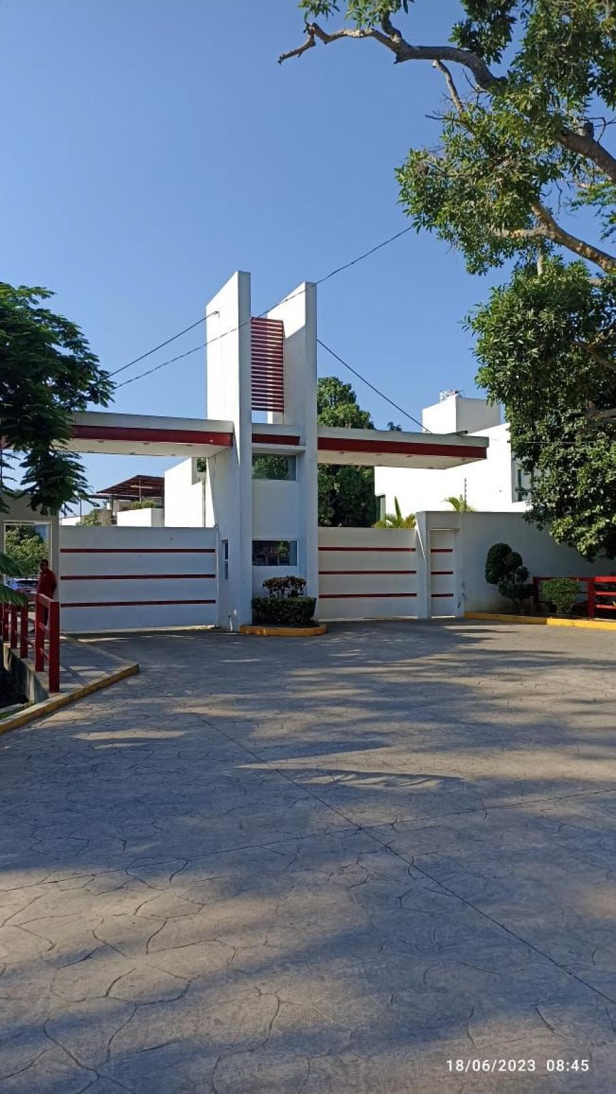 Home in Metric Way