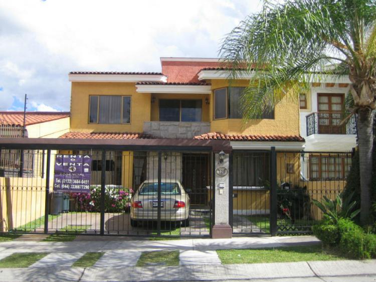 Foto Casa en Renta en BUGAMBILIAS, Zapopan, Jalisco - $ 15.000 - CAR160988 - BienesOnLine