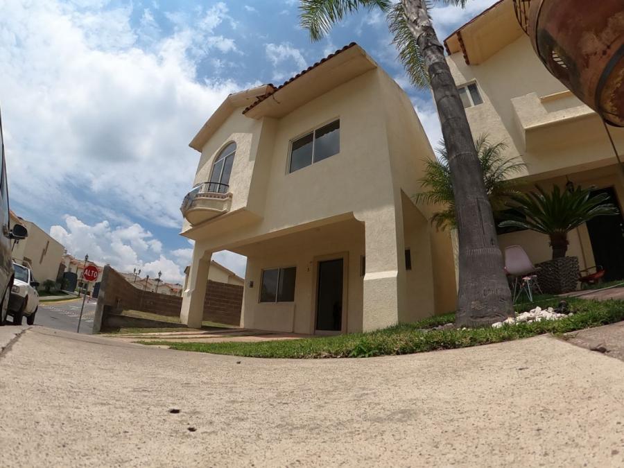 Foto Casa en Venta en RESIDENCIAL ALTA CALIFORNIA, Tlajomulco de Ziga, Jalisco - $ 2.500.000 - CAV345828 - BienesOnLine