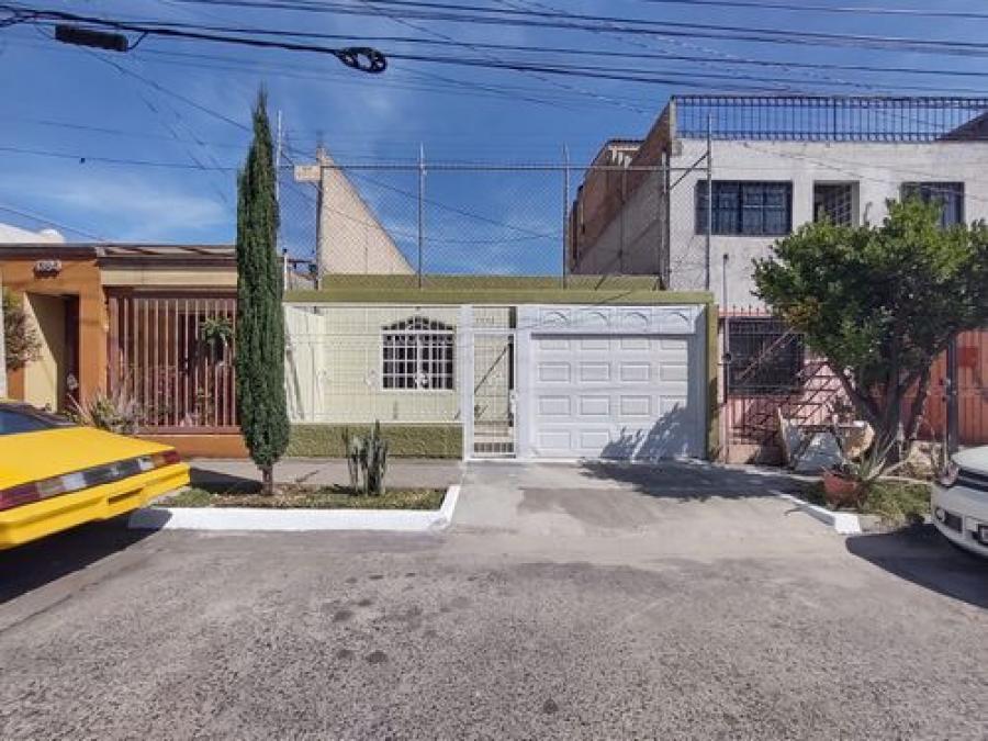 Foto Casa en Venta en Centro, Lagos de Moreno, Jalisco - $ 1.130.000 - CAV348863 - BienesOnLine