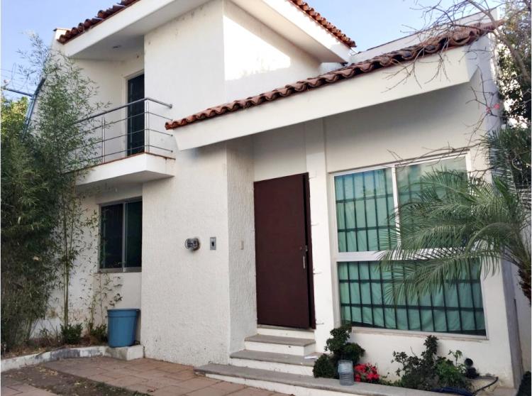 Foto Casa en Venta en Bosques de Centinela, Zapopan, Jalisco - $ 1.800.000 - CAV216438 - BienesOnLine