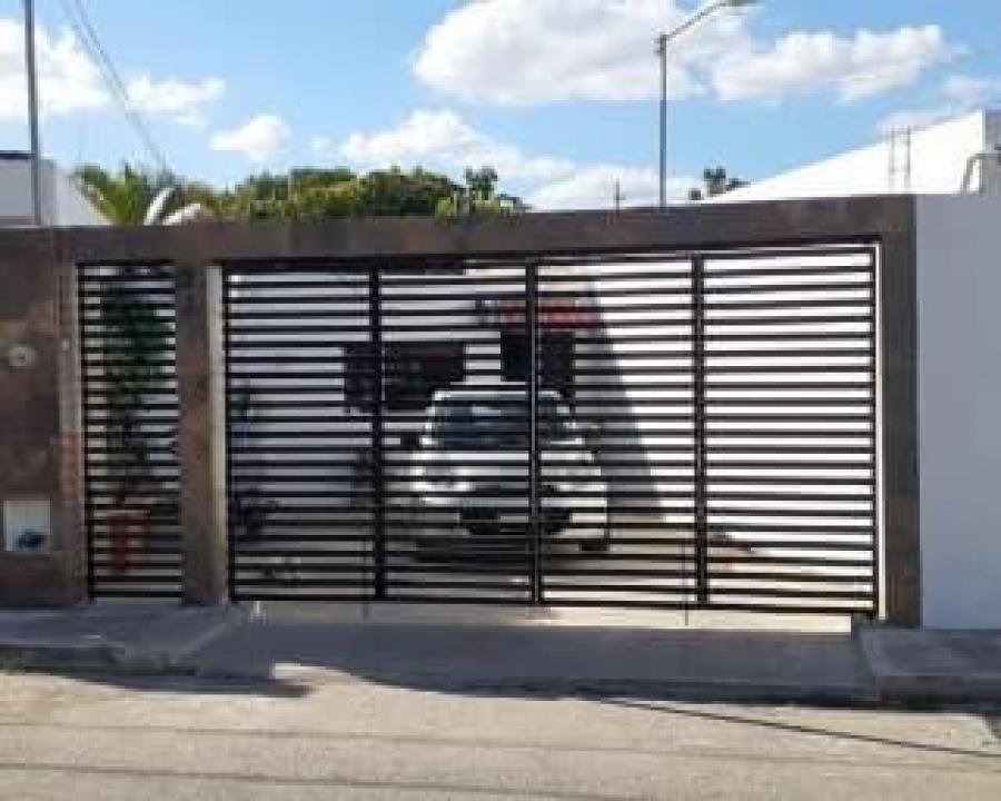 Foto Casa en Venta en Emiliano Zapata oriente, Mrida, Yucatan - $ 1.800.000 - CAV310405 - BienesOnLine