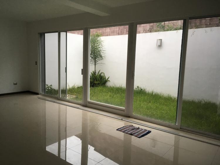 Foto Casa en Venta en Paseo del Parque Tres Marias, Morelia, Michoacan de Ocampo - $ 2.220.000 - CAV214843 - BienesOnLine