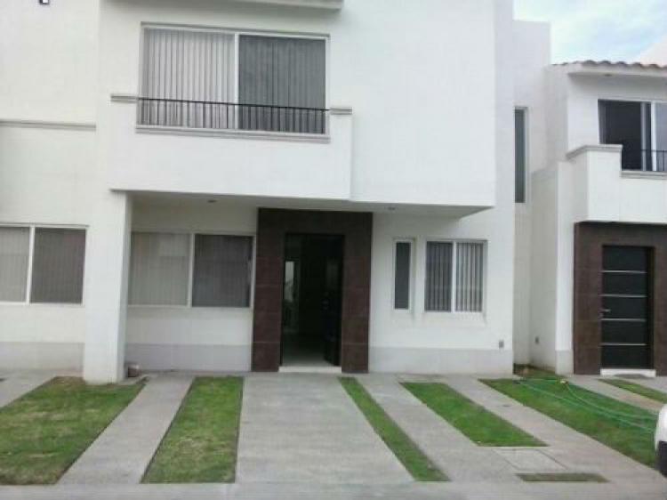 Foto Casa en Venta en PUERTA DE PIEDRA, San Luis Potos, San Luis Potosi - $ 1.350.000 - CAV128232 - BienesOnLine