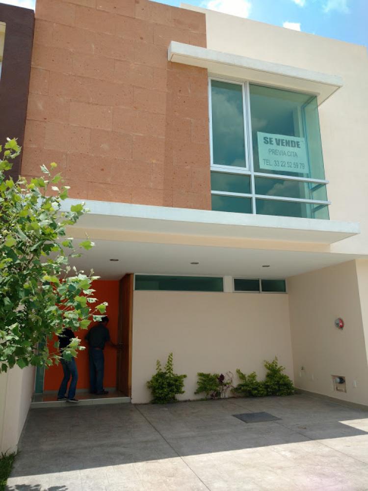 Foto Casa en Venta en FRACCIONAMIENTO VALLE IMPERIAL, Zapopan, Jalisco - $ 2.870.000 - CAV198441 - BienesOnLine