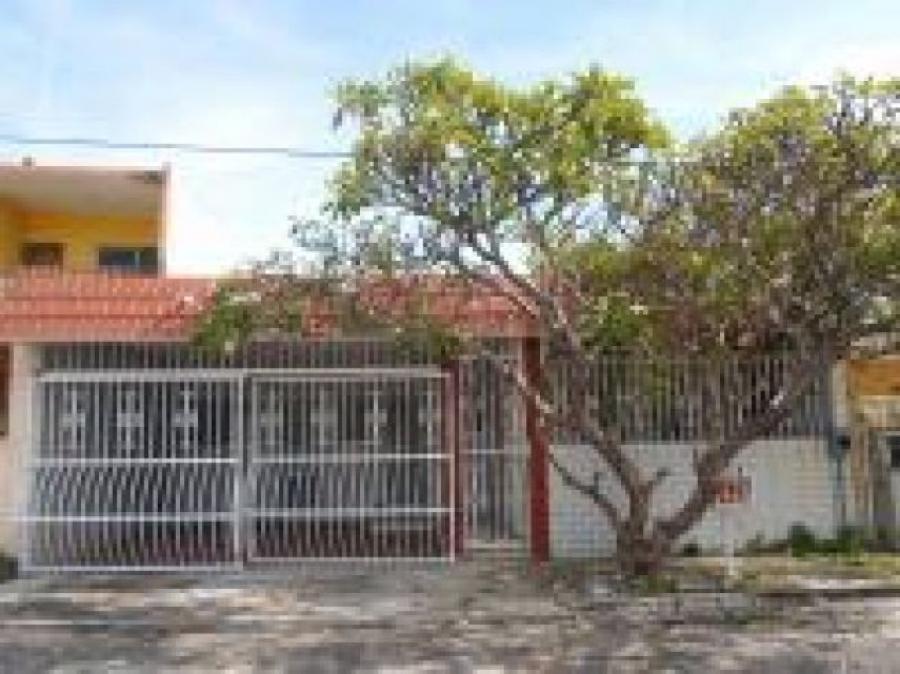 Foto Casa en Venta en FRACCIONAMIENTO FLORESTA, VERACRUZ, Veracruz - $ 1.330.000 - CAV250773 - BienesOnLine