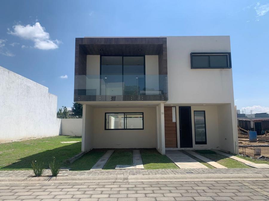 Foto Casa en Venta en Fraccionamiento Kira, Santa Maria Ixtulco, Tlaxcala - $ 3.100.000 - CAV342455 - BienesOnLine