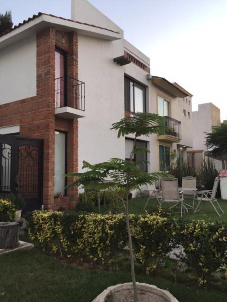 Foto Casa en Venta en San Antonio de Ayala, Irapuato, Guanajuato - $ 3.750.000 - CAV125318 - BienesOnLine