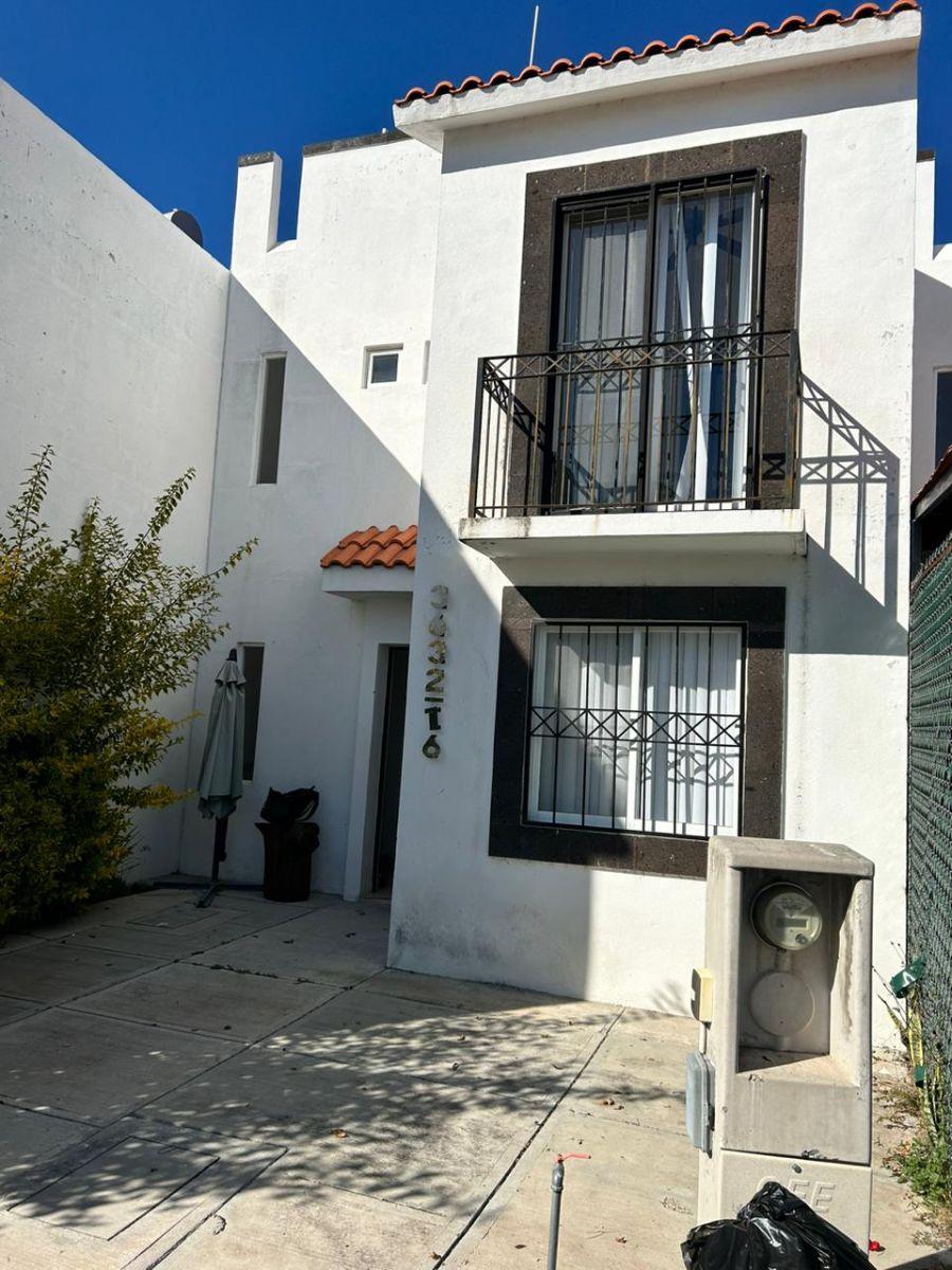 Foto Casa en Venta en Villas de Bernalejo, Irapuato, Guanajuato - $ 1.590.000 - CAV80758 - BienesOnLine