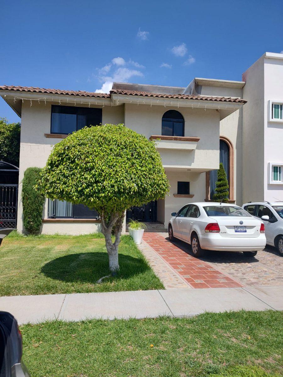 Foto Casa en Venta en San Antonio de Ayala, Irapuato, Guanajuato - $ 4.980.000 - CAV92548 - BienesOnLine