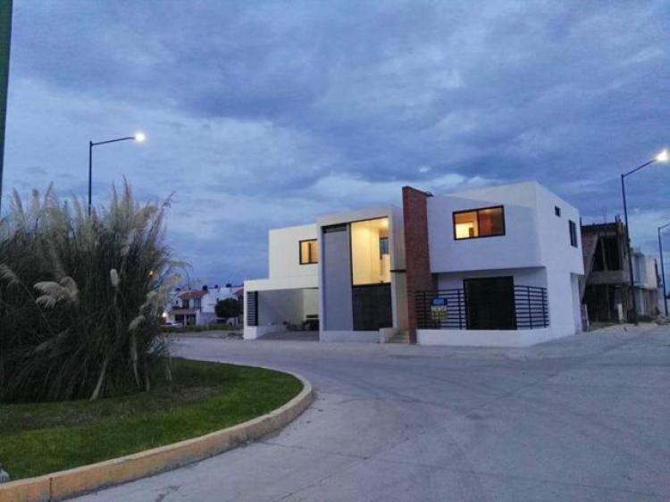 Foto Casa en Venta en Villas de Tabora, Irapuato, Guanajuato - $ 2.850.000 - CAV238716 - BienesOnLine