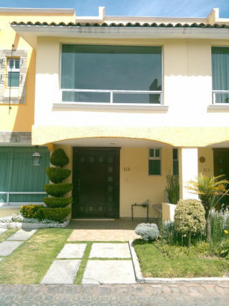 Foto Casa en Venta en REAL AZALEA, Metepec, Mexico - $ 2.400.000 - CAV118198 - BienesOnLine