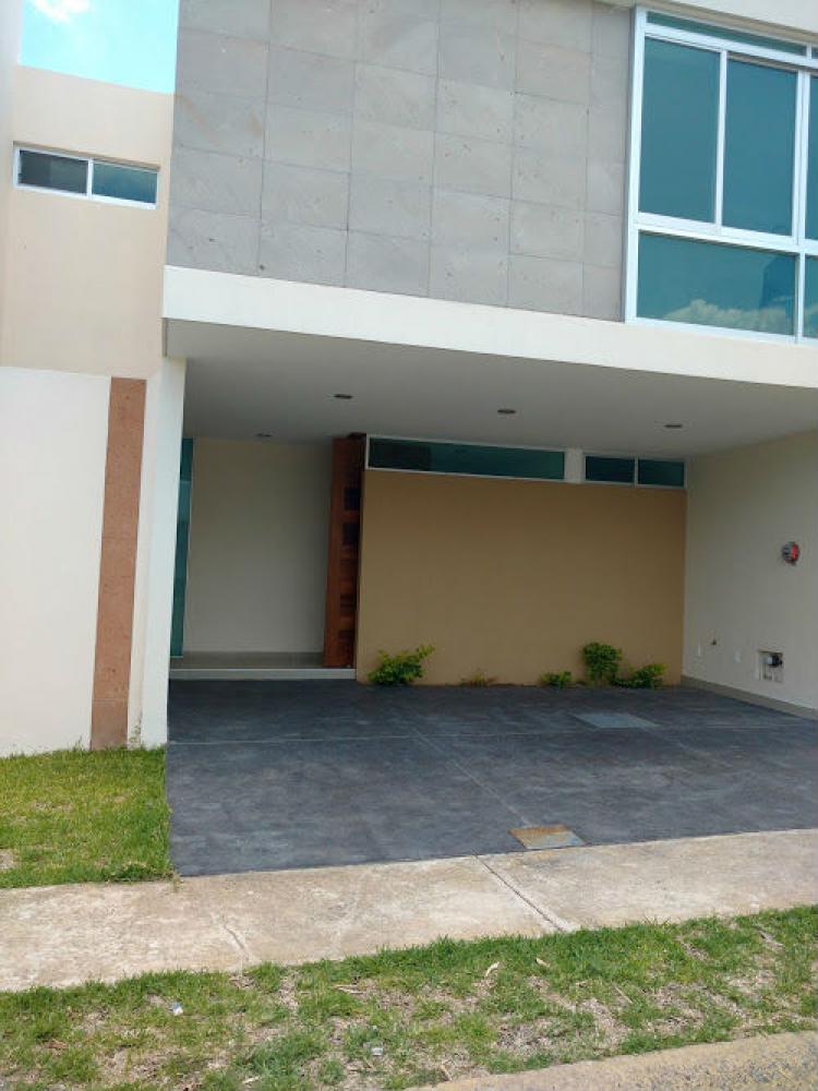 Foto Casa en Venta en FRACCIONAMIENTO VALLE IMPERIAL, Zapopan, Jalisco - $ 2.870.000 - CAV198446 - BienesOnLine