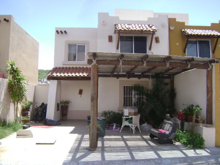 Foto Casa en Renta en FRACCIONAMIENTO PRIVADA PERLA, CP 23456, Baja California Sur - $ 9.497 - CAR224079 - BienesOnLine