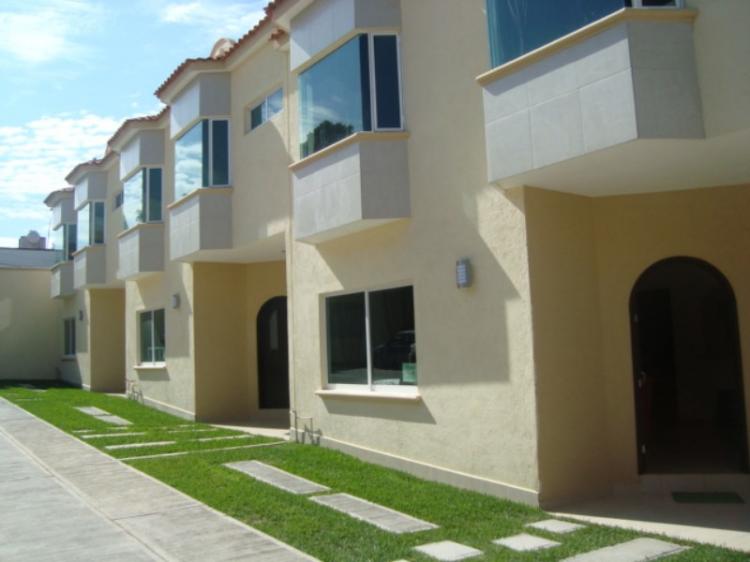 Foto Casa en Venta en LOMAS DE ATZINGO, Cuernavaca, Morelos - $ 1.950.000 - CAV33089 - BienesOnLine