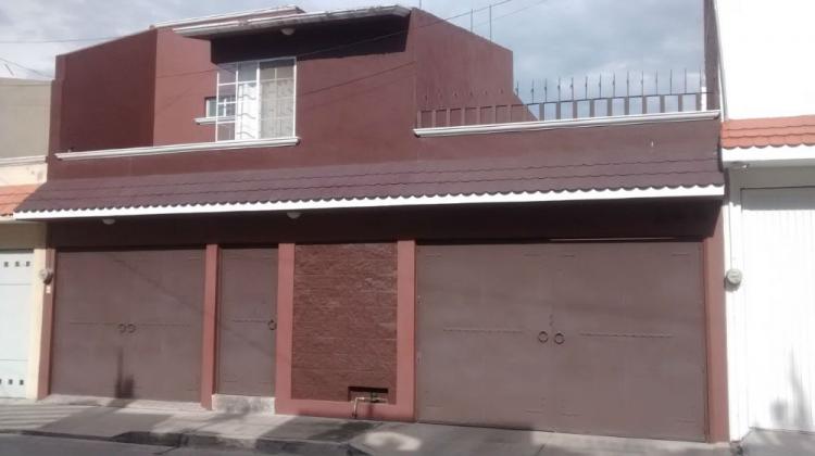 Foto Casa en Venta en BUGAMBILIAS, Len de los Aldama, Guanajuato - $ 1.650.000 - CAV108305 - BienesOnLine