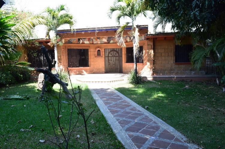Foto Casa en Venta en Atlacomulco, Jiutepec, Morelos - $ 2.500.000 - CAV151795 - BienesOnLine