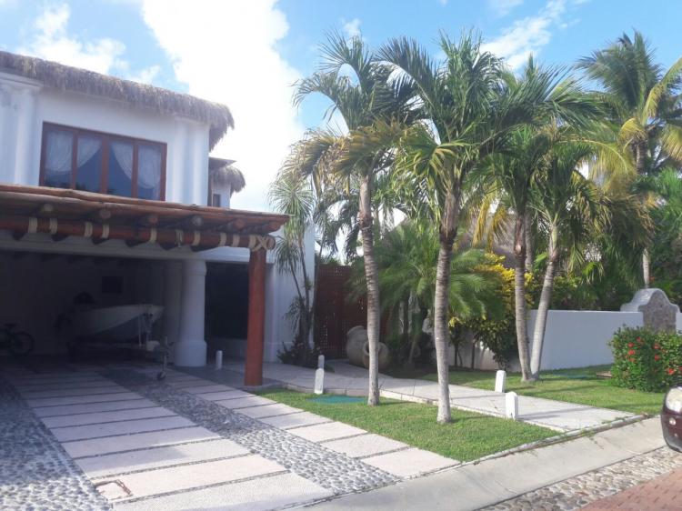 Foto Casa en Renta en Isla Dorada, Isla Dorada en Zona Hotelera, Quintana Roo - $ 15.000 - CAR217718 - BienesOnLine