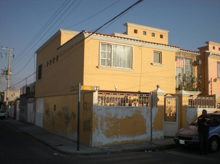 Foto Casa en Venta en Col. Moderna de la Cruz, Toluca de Lerdo, Mexico - $ 1.600.000 - CAV18145 - BienesOnLine