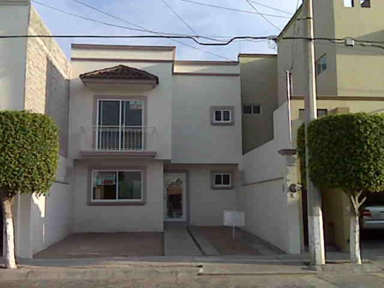 Foto Casa en Venta en El Cortijo, Irapuato, Guanajuato - $ 1.190.000 - CAV10524 - BienesOnLine