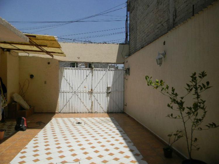 Foto Casa en Venta en Ciudad Nezahualcyotl, Mexico - $ 1.600.000 - CAV104150 - BienesOnLine