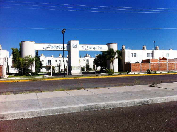 Foto Casa en Venta en Fuentes de la Laja, Apaseo el Grande, Guanajuato - $ 640.000 - CAV217772 - BienesOnLine