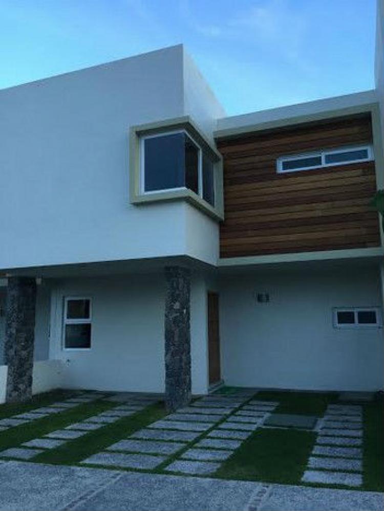 Foto Casa en Venta en Juriquilla, Juriquilla, Queretaro Arteaga - $ 2.250.000 - CAV121706 - BienesOnLine