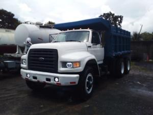 VENTA CAMION VOLQUETE FORD F800 CUMMING - TRANSMICION FULLER - DIFERENCIAL RODWELL