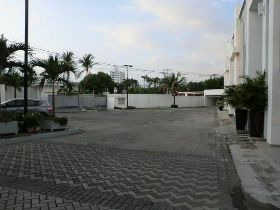Home in Metric Way